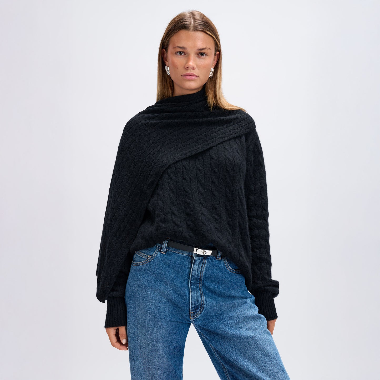 Cable knit sweater black