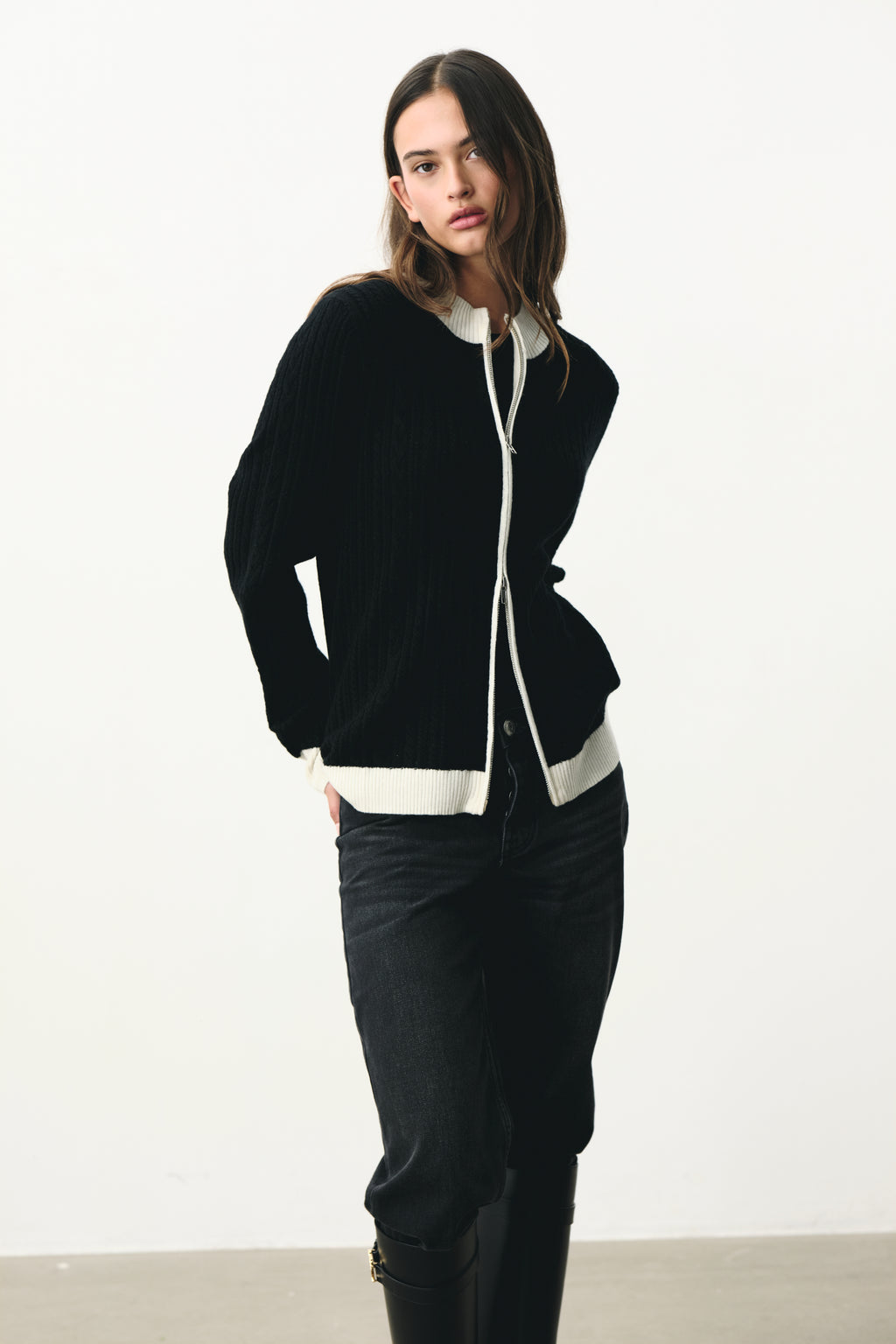 The Heritage Cable Cardigan Black +White