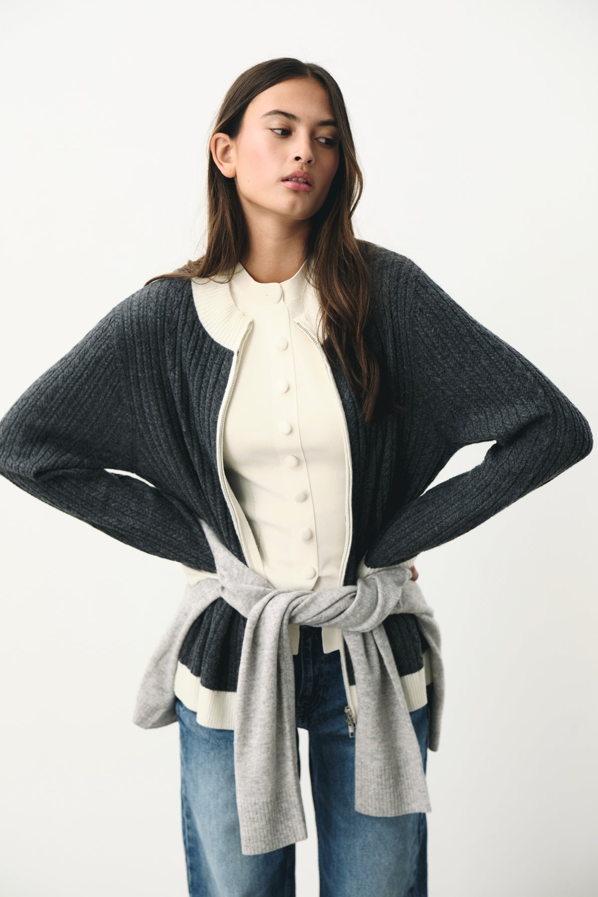 The Heritage Cable Cardigan Grey+White