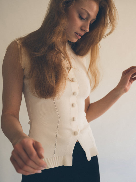 Knitted fitted top off white